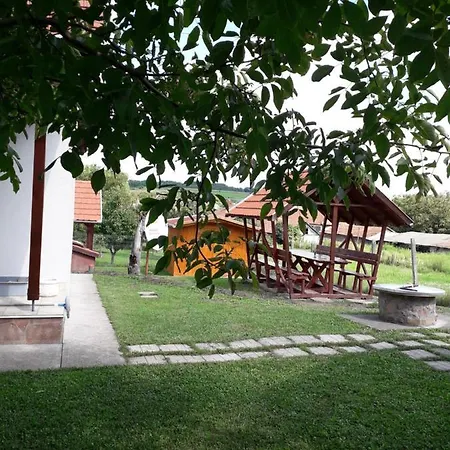 Matyas Apartman Tard Exterior photo