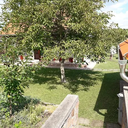 Matyas Apartman Tard Exterior photo